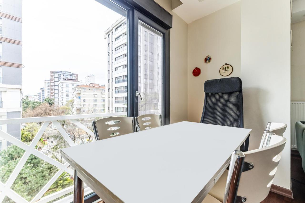 Spacious Flat Near Bagdat Avenue In Suadiye Apartamento Istambul Exterior foto